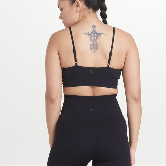 Lolë Workout Kit - Sweat Tech Rib Bra & Leggings - Picture 3 of 14